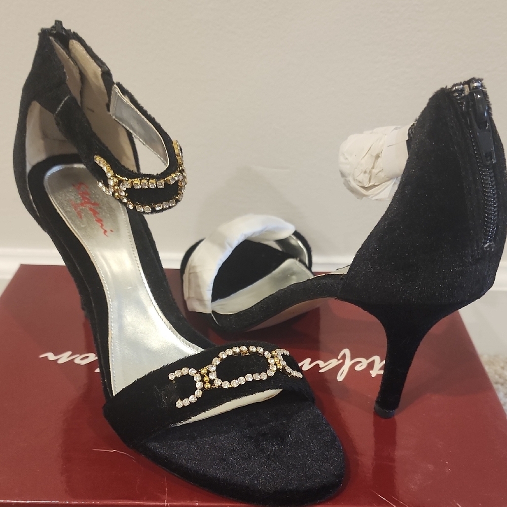 NWOT Sophisticated Black and Gold High Heels with Ankle Strap